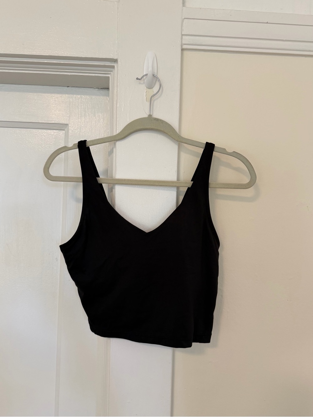 V-Neck Cropped Seamless Crop Tank Top - Black - Picture 5 of 7
